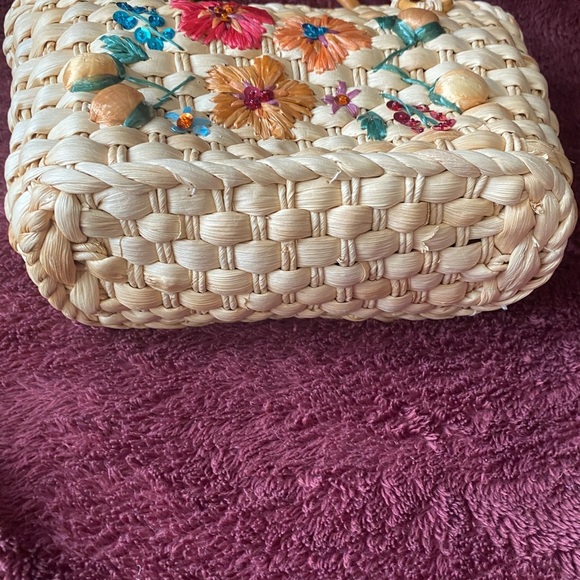 VIntage Embroidery straw purse - like new - Picture 5 of 8